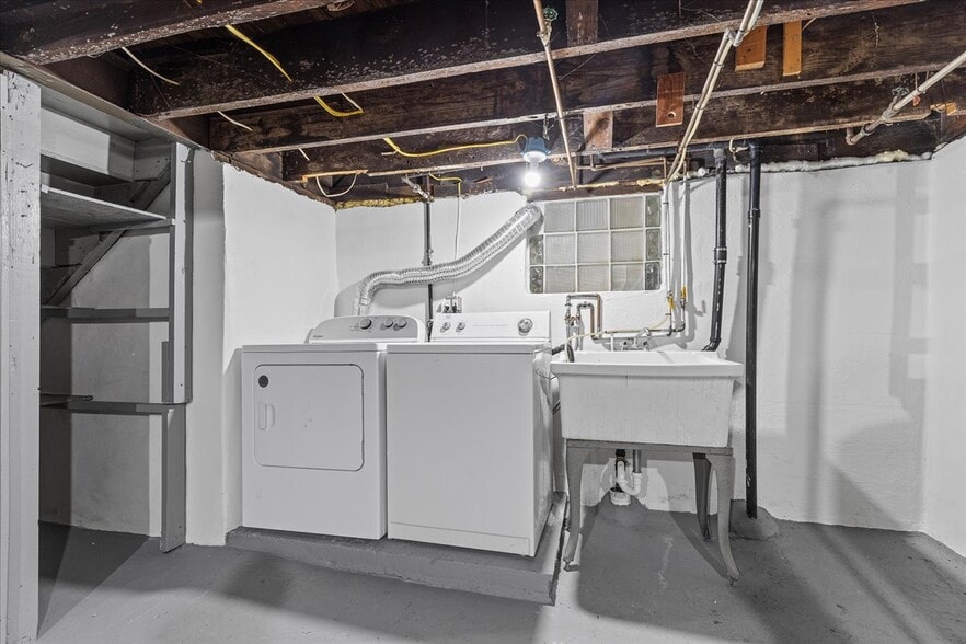 Building Photo - 3033 Brentwood Ave