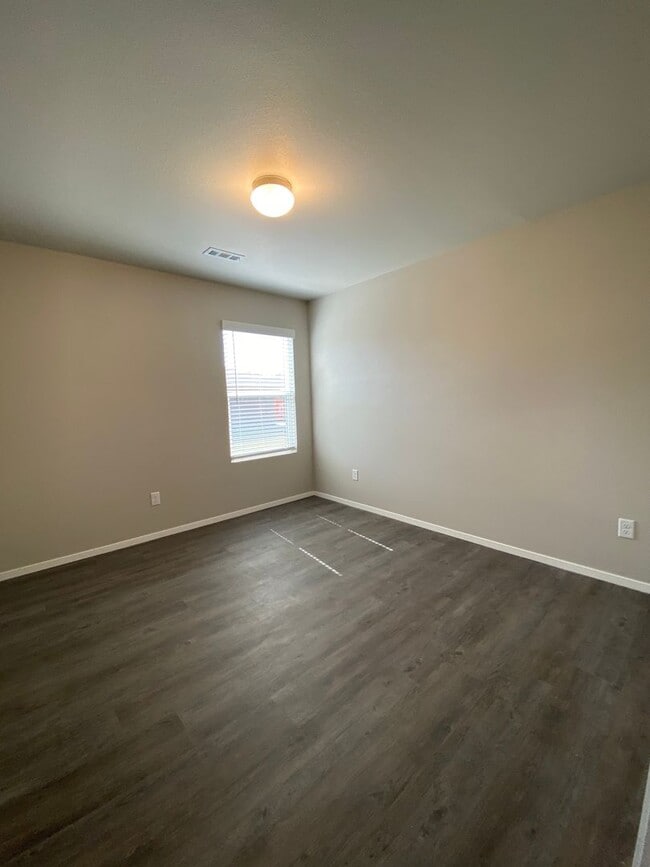 Building Photo - *Pre-leasing* Three Bedroom | Two Bathroom...