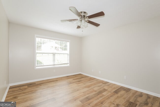 Building Photo - 240 Elm Pl