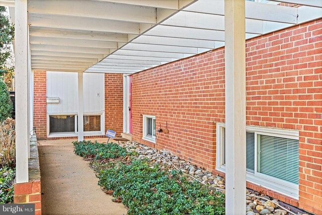 Building Photo - 1126 Ormond Ct