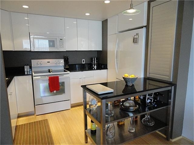 Building Photo - 2016 Main St