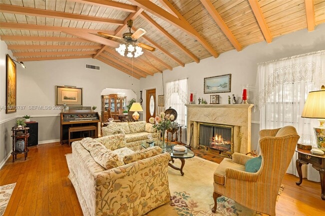 Building Photo - 430 NE 52nd Terrace