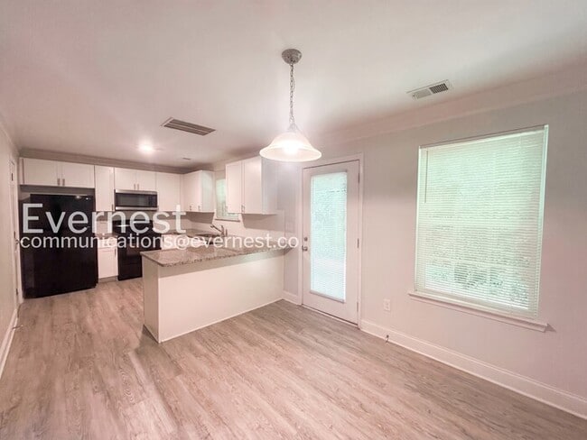 Building Photo - Modern 3-Bedroom Home in a Walkable, Bike-Friendly Community / Pet Friendly