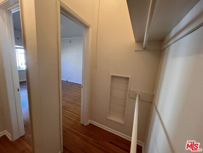Building Photo - 1248 S La Jolla Ave