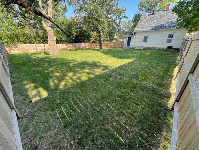 Building Photo - New Appliances + HUGE Fenced Backyard