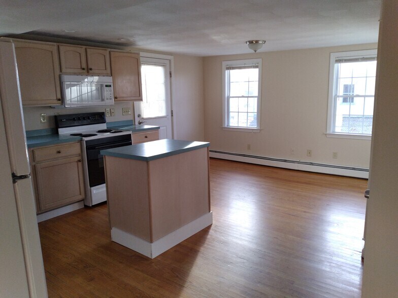 kitchen - 43B Sherman Ave