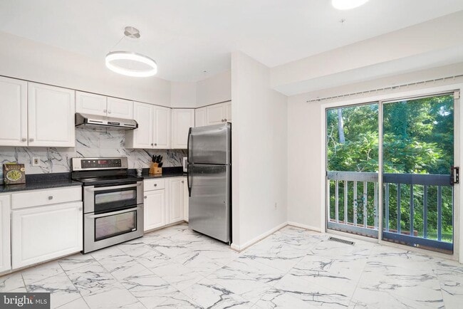 Building Photo - 9821 Tiffany Hill Ct