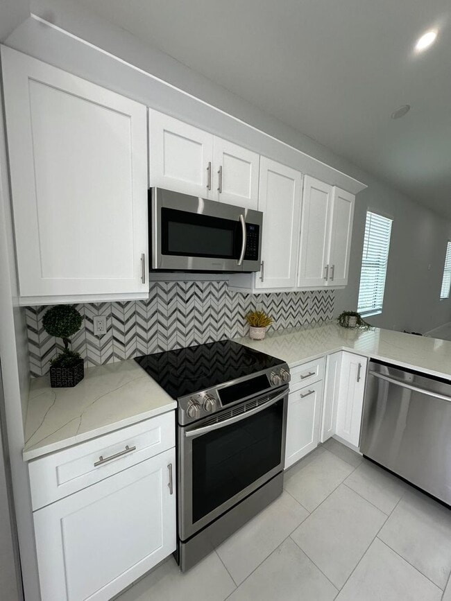 Building Photo - Single Family Home in San Carlos - STUDENTS WELCOME