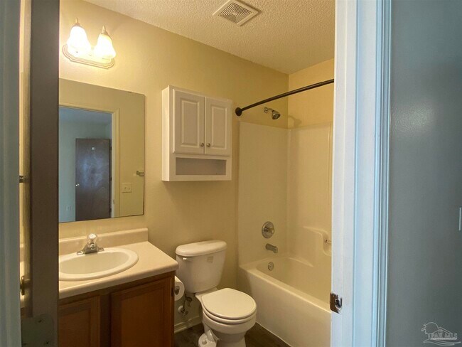 Building Photo - 504 Ashwood Ln