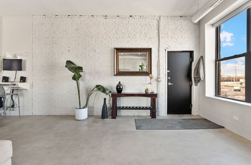 Building Photo - 2419 W 14th St