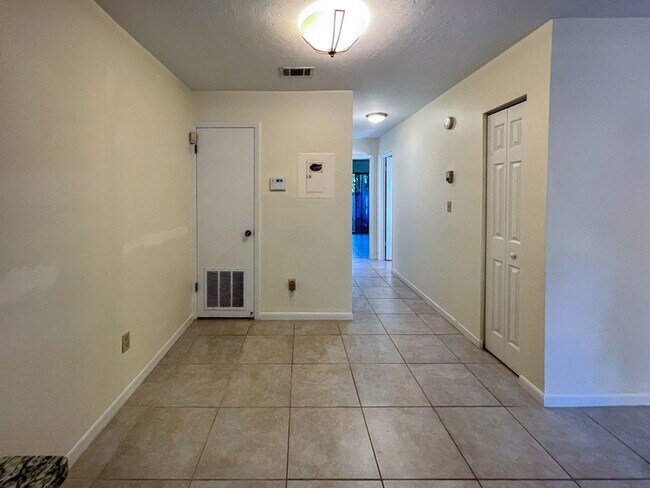 Building Photo - 2BR/1BA Flat in Marchwood - Available Nove...