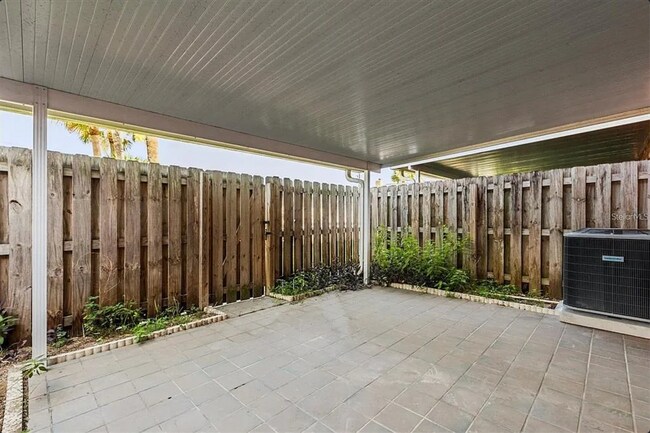 Building Photo - Rental Unit in Daytona Beach offering easy access to major roadways including I-95 and I-4