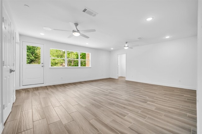 Building Photo - 11314 Williamsburg Dr