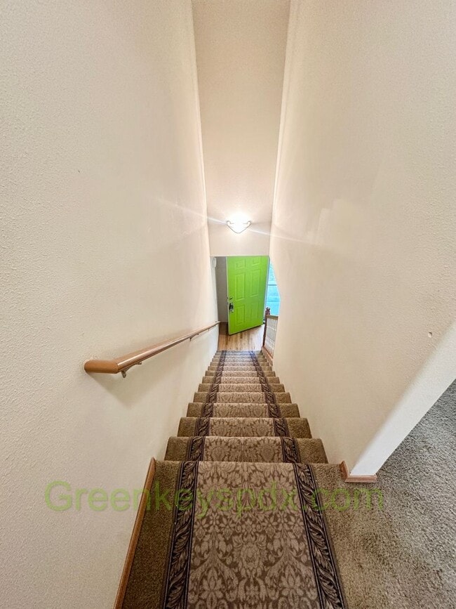 Building Photo - 100$ OFF FIRST MONTHS RENT IF A LEASE IS SIGNED BY 3/17