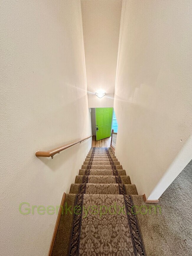 Building Photo - Awesome 3-bedroom, 2.5-bathroom house in North Portland Near Trenton Park - $200 Off First Month!