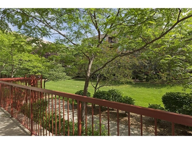 Building Photo - 660 N 2nd St