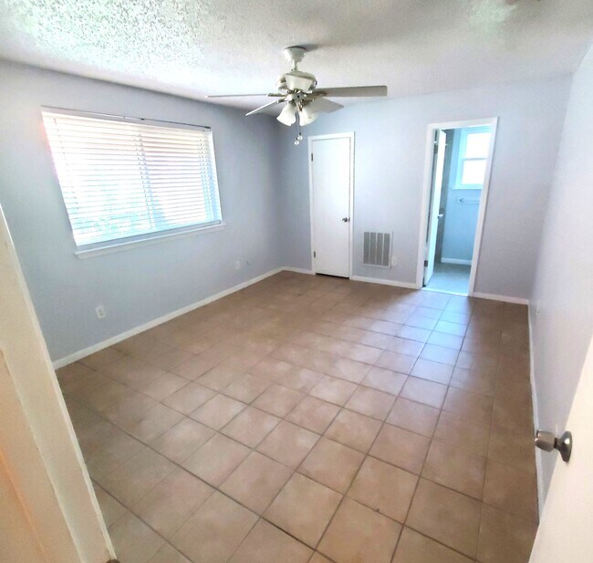 Building Photo - 6922 Foxside Ln