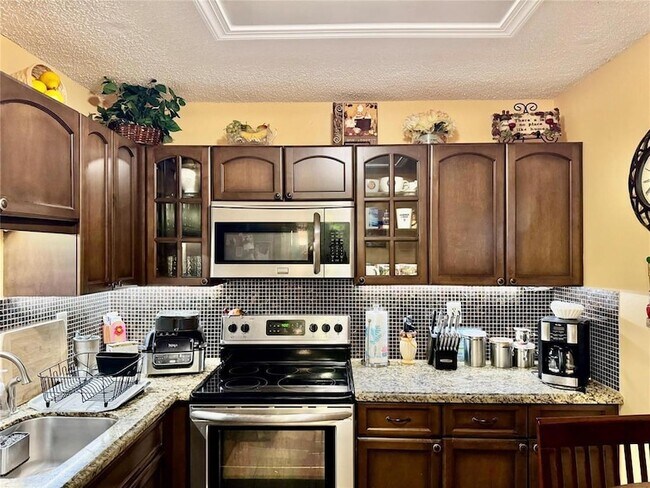 Building Photo - 1800 SW 81st Ave