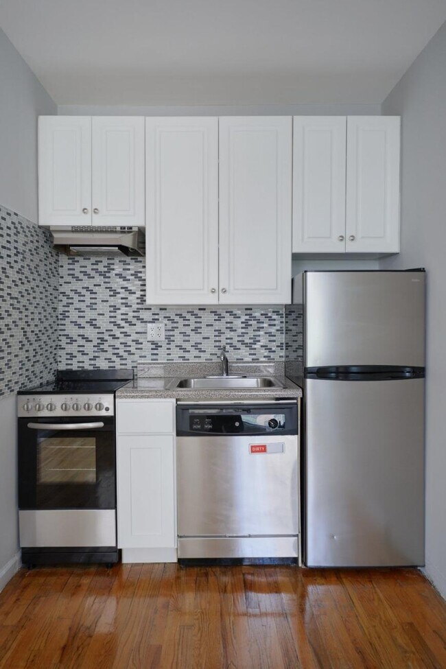 Building Photo - 2 bedroom in NEW YORK NY 10018