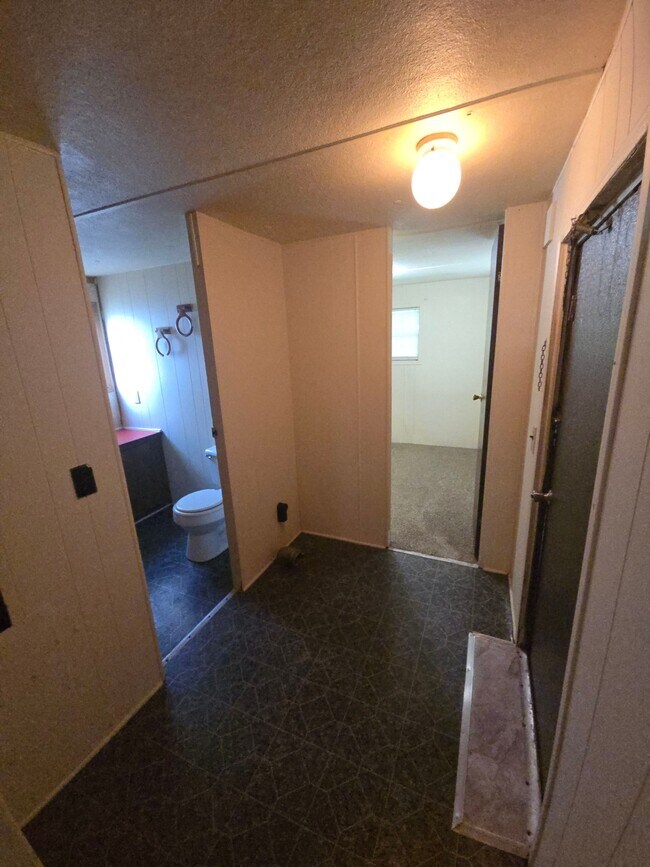 Building Photo - 93 Oakwood Cir