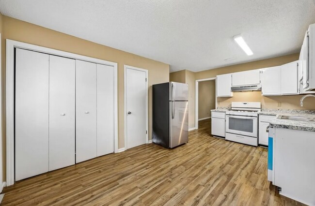 Building Photo - 106 Clarks Bluff Rd