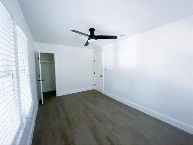 Building Photo - 110 E 30th St