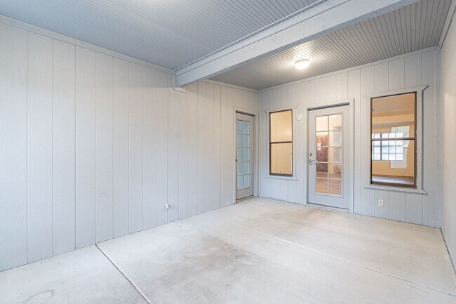 Building Photo - Charming 4-bedroom, 2-bathroom in Gilbert