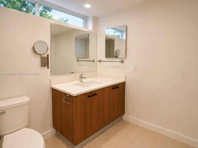 Building Photo - 650 NE 64th St