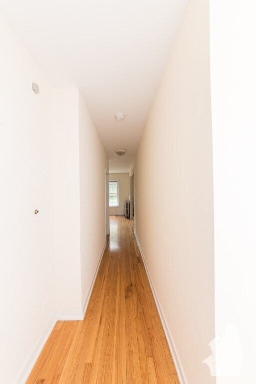 Building Photo - 2010 W Foster Ave