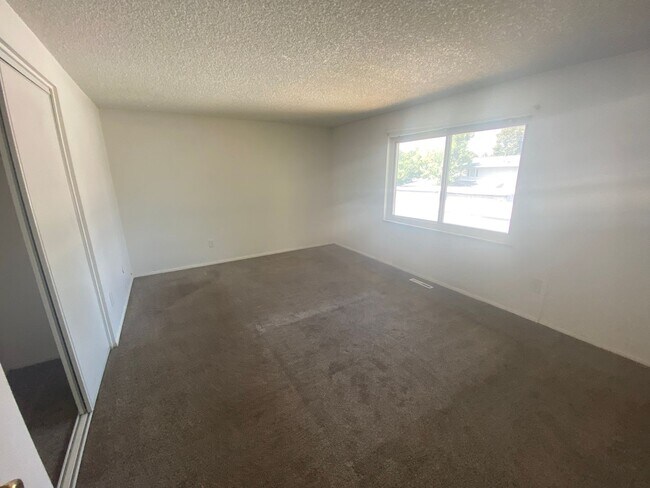 Building Photo - Nice 3 bedroom townhome in Aurora