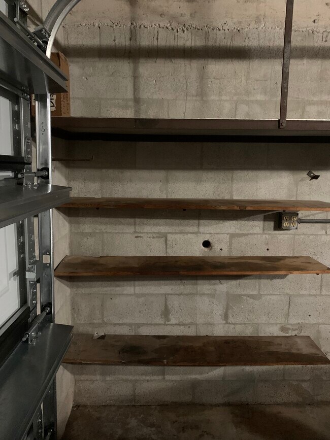 Building Photo - 10790 SW 88th Ave