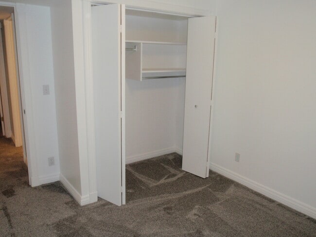 Building Photo - 6361 Clay Park Dr