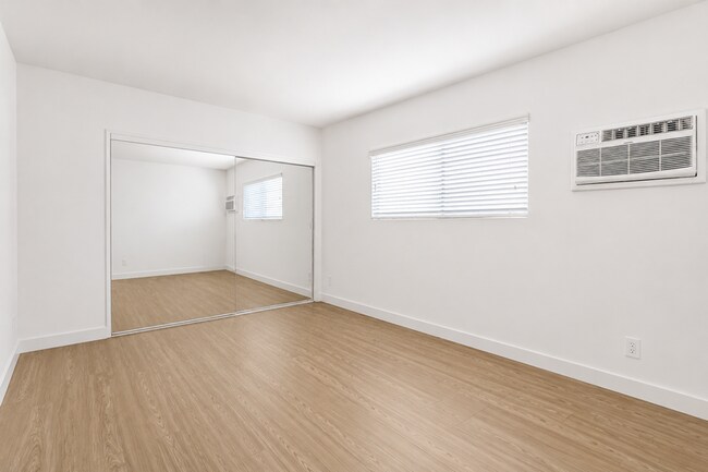 Building Photo - 5919 Reseda Blvd