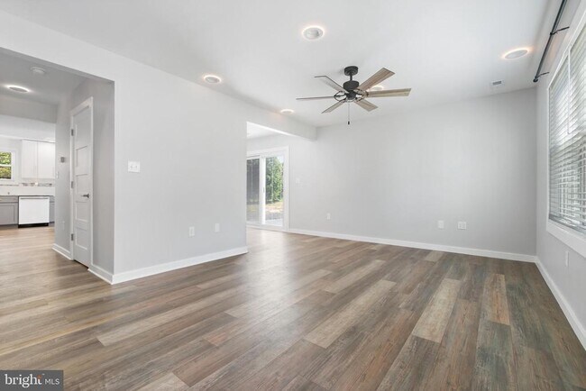 Building Photo - 680 Chestnut Springs Ln