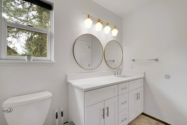 Building Photo - 28384 Kinnikinick Rd