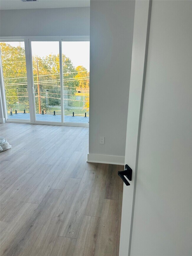 Building Photo - 618 E 35th St