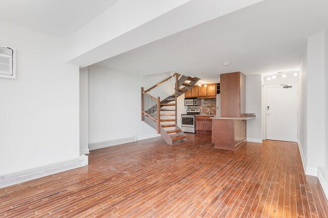 Building Photo - 6166 N Sheridan Rd