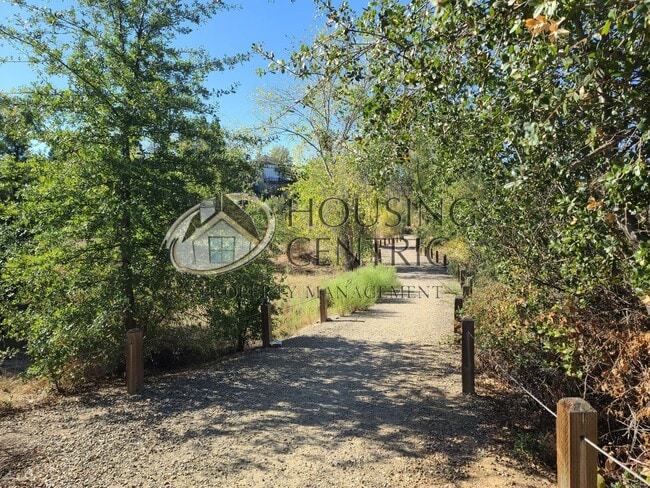 Building Photo - Executive Folsom Rental EXCELLENT Location and a POOL!