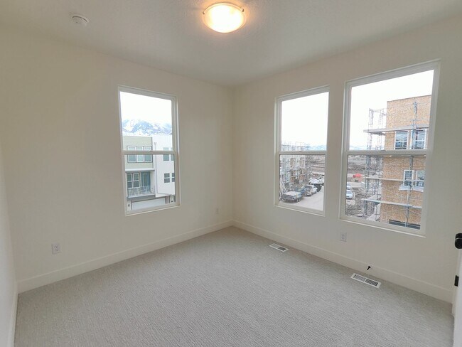 Building Photo - Aspen Ridge Lane #126