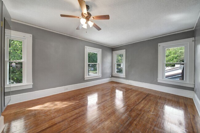 Building Photo - Lovely Two Story, 3 Bedrooms, 2 Bath Home