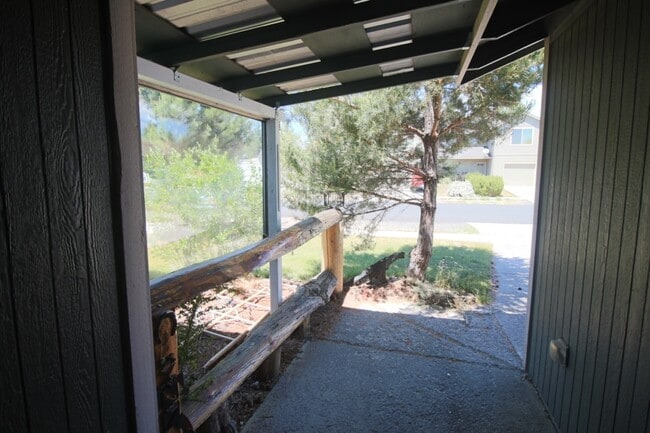 Building Photo - $500 OFF First Month Rent | 12 Month Lease | Huntington Meadows