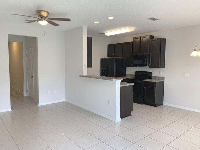 Building Photo - Moultrie Village Townhome with two ensuite bedrooms!