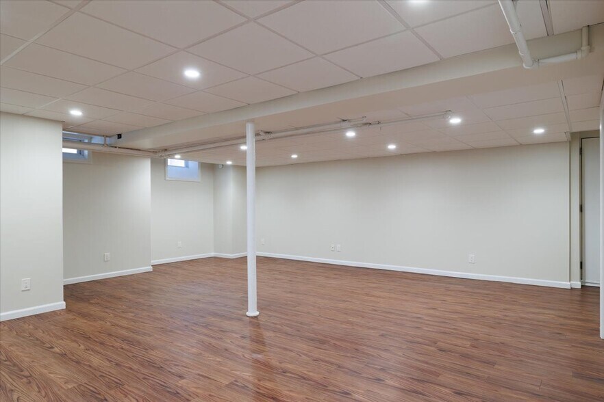 Building Photo - 78 Violet Ave