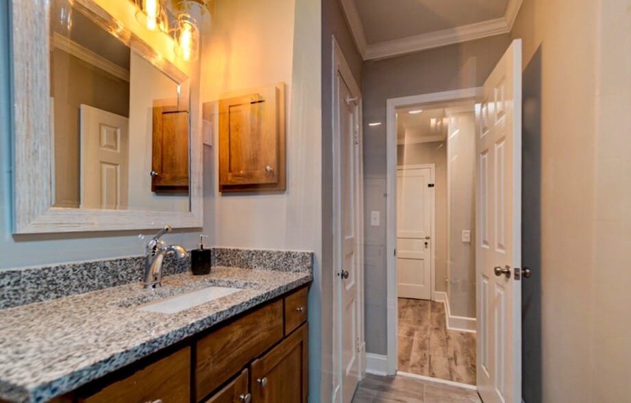 Building Photo - 401 Kingwood Dr