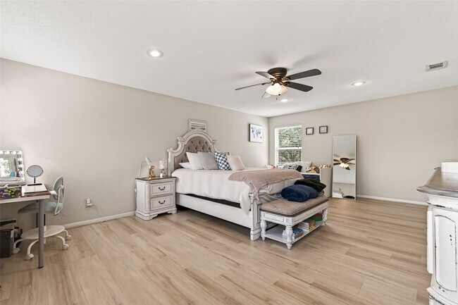 Building Photo - 15843 Foxgate Rd