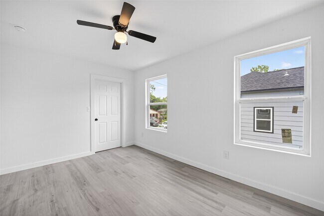 Building Photo - 9009 Hilda St
