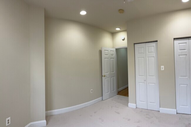 Building Photo - 760 Harvard St NW