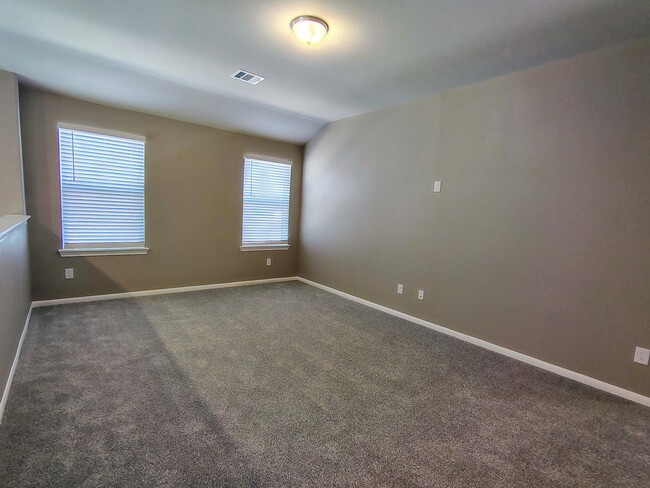 Building Photo - 2307 Sweet Bay Dr