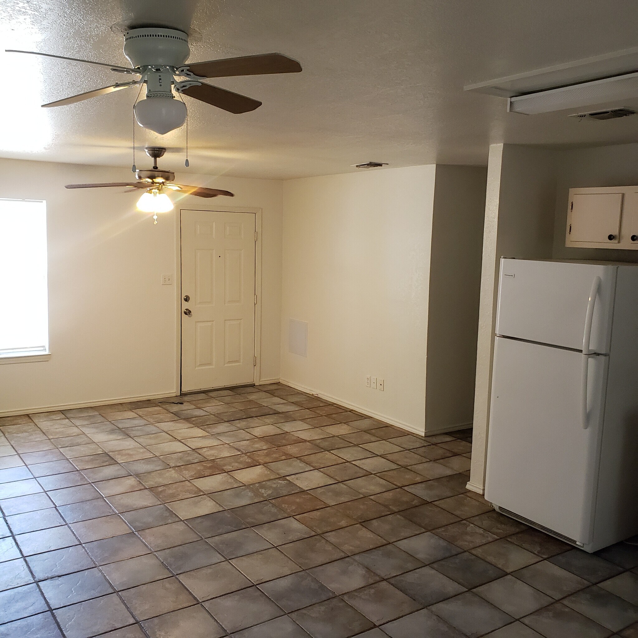 UNIT A, Living area - 605 College St