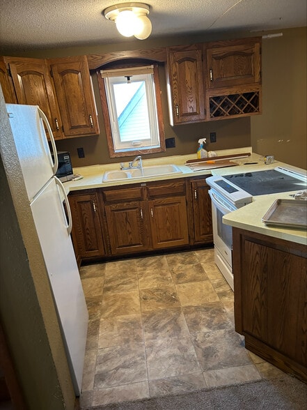 Building Photo - 1002 17th St S